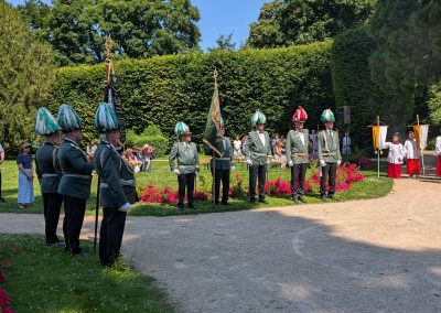 Aufstellung der Offiziere am Schloß Gracht